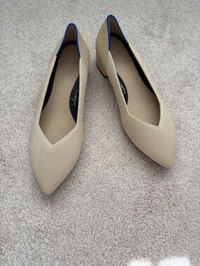 NWOB New Rothy’s The High Point in Sandstone Beige in size 9.5